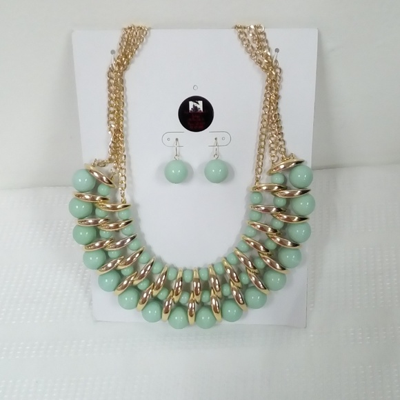Deja Vous Jewelry - NWT Mint Statement Necklace Set Deja Vous Jewelry - NWT Mint Statement Necklace Set